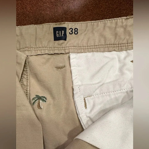 Gap Men’s khaki shorts with palm trees size 38 - Picture 2 of 3